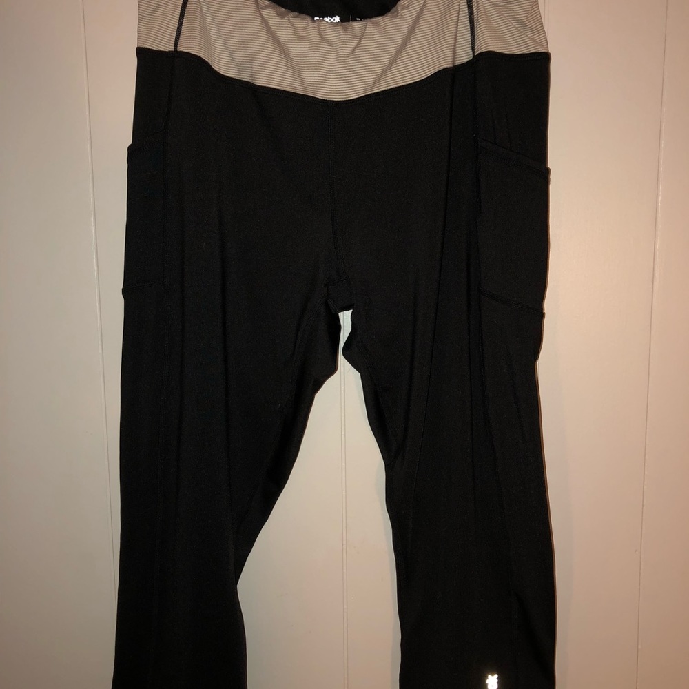 🏃‍♀️Reebok high rise workout capris🧘‍♀️
